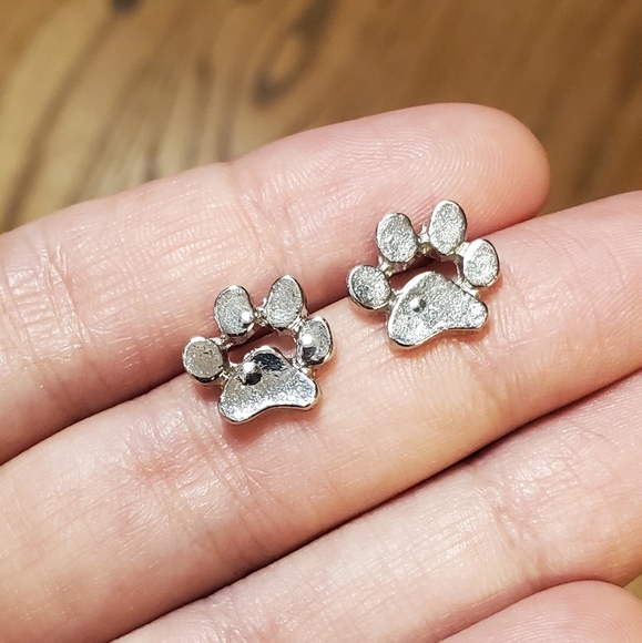 NWOT Silver Paw Prints Studs. - Picture 2 of 6